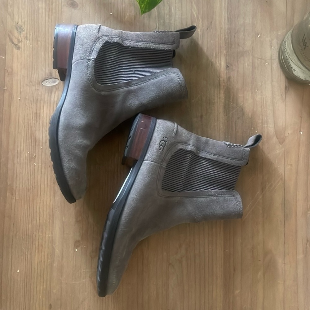 Ugg Ankle Booties / Suede / Sz 5.5. / Good Condition
